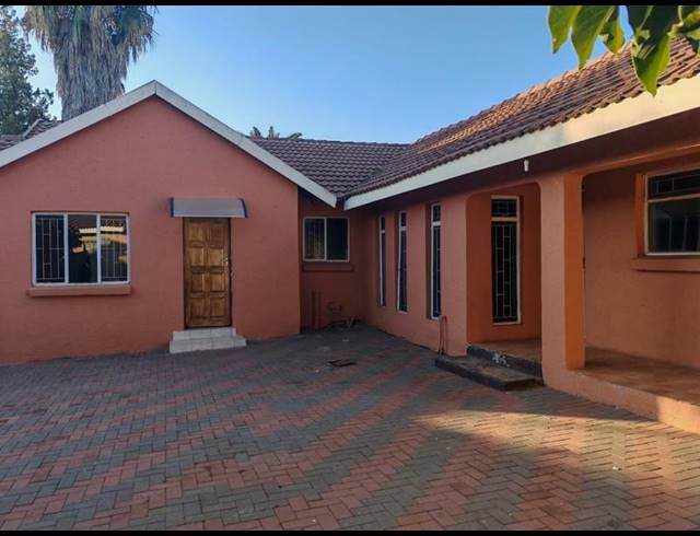 3 BEDROOM HOUSE FOR SALE IN FLORA PARK